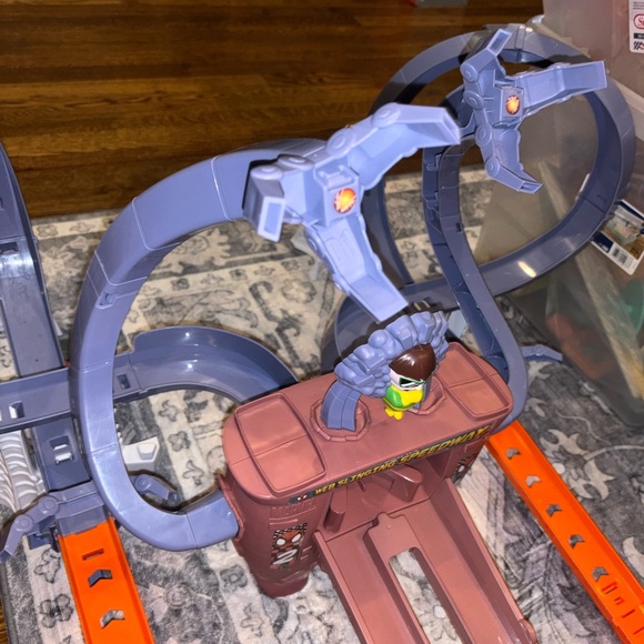 Hot Wheels Spider Man Racer Verse Track Set - Picture 11 of 14
